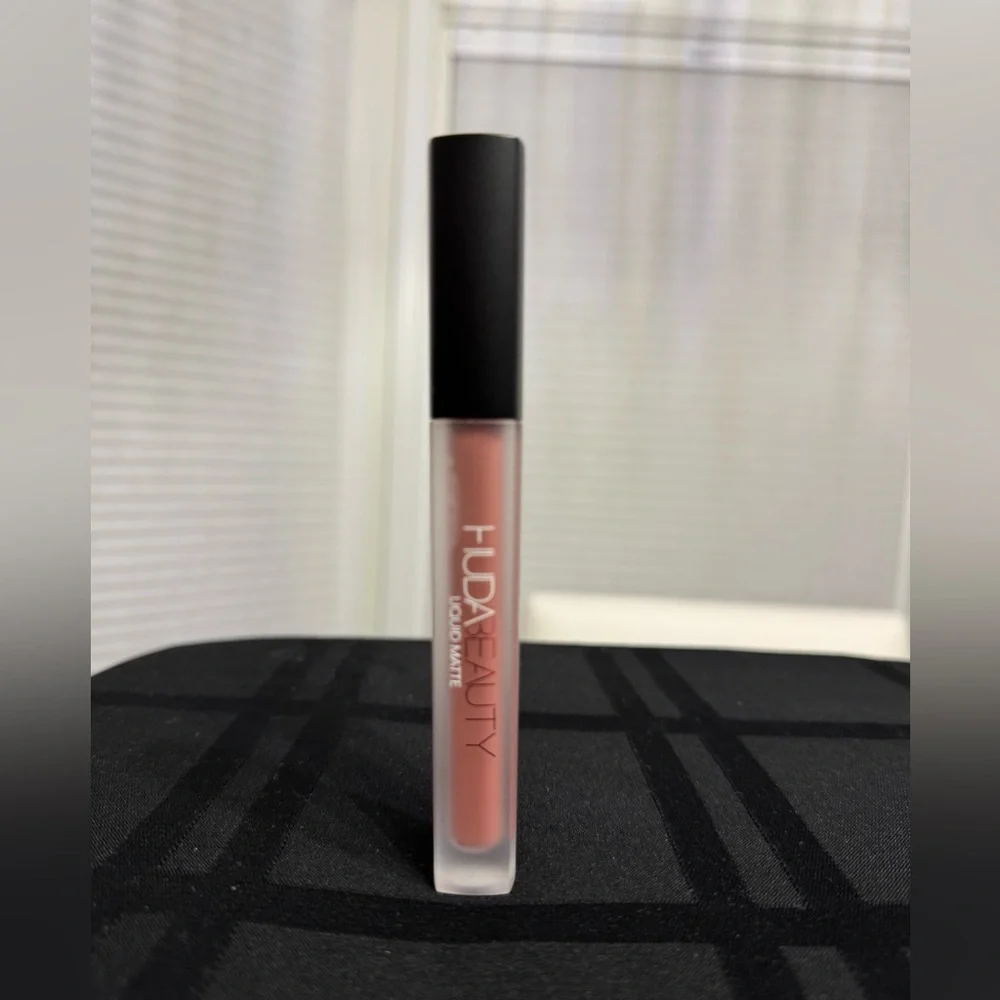 Huda Beauty Liquid Matte Lipstick in Shade Queen of Sheba (New No Box)